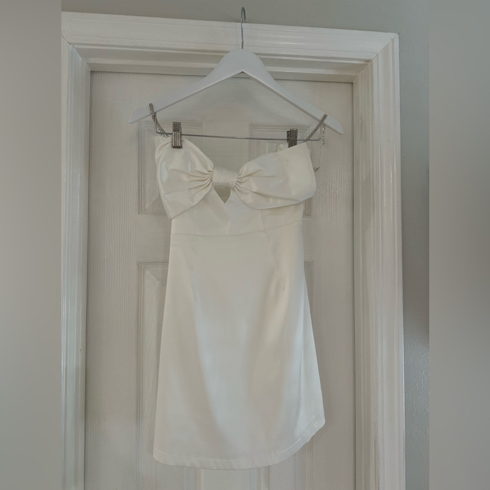 selfie Leslie strapless bow mini dress